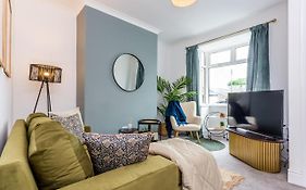 Boho Chic - Stylish Home In City Centre, Sleeps 4